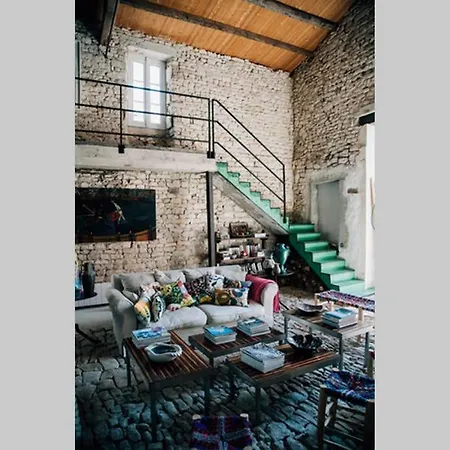 Chais Rhethais Au Volume Exceptionel Coeur De Village Holiday home