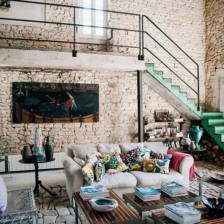 Holiday home Chais Rhethais Au Volume Exceptionel Coeur De Village
